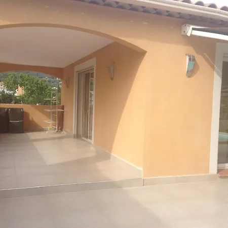 Nyaraló A Avec Piscine Privee *