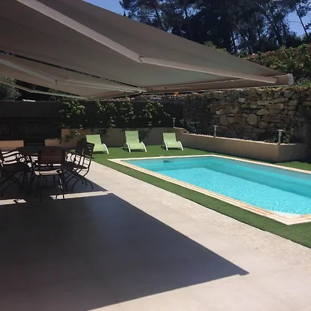 A Avec Piscine Privee Nyaraló
